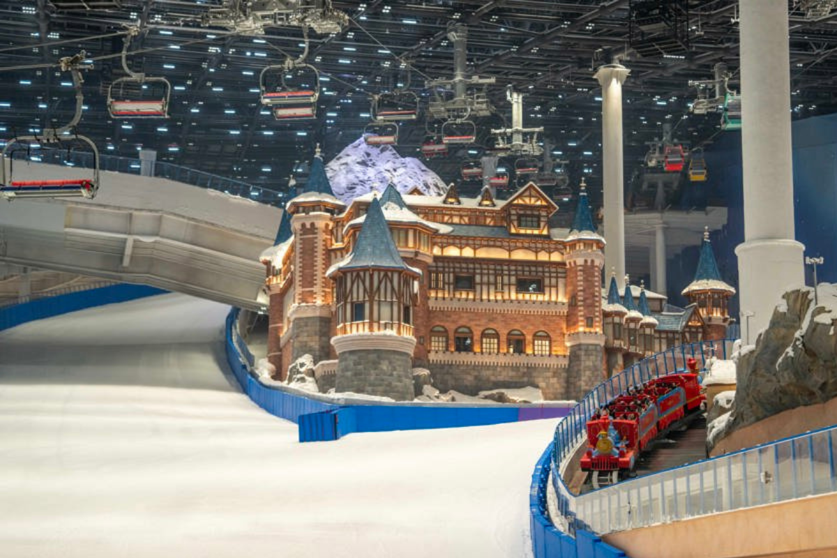 Shanghai L+SNOW Indoor Skiing Theme Resort